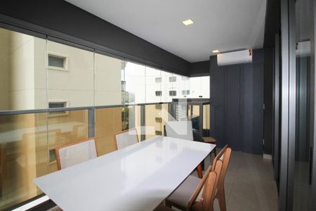 Varanda  de apartamento à venda com 2 quartos, 70m² em Vila Nova Conceição, São Paulo