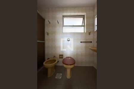 Banheiro de apartamento à venda com 1 quarto, 50m² em Petrópolis, Porto Alegre