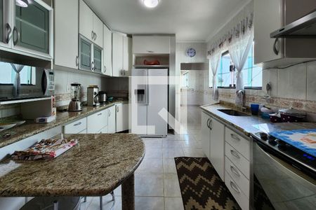 Casa à venda com 450m², 3 quartos e 8 vagas Casa à venda com 450m², 3 quartos e 8 vagasCozinha