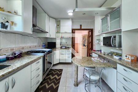 Casa à venda com 450m², 3 quartos e 8 vagas Casa à venda com 450m², 3 quartos e 8 vagasCozinha