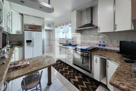 Casa à venda com 450m², 3 quartos e 8 vagas Casa à venda com 450m², 3 quartos e 8 vagasCozinha