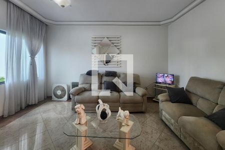 Casa à venda com 450m², 3 quartos e 8 vagas Casa à venda com 450m², 3 quartos e 8 vagasSala de TV