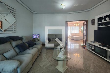 Casa à venda com 450m², 3 quartos e 8 vagas Casa à venda com 450m², 3 quartos e 8 vagasSala de TV