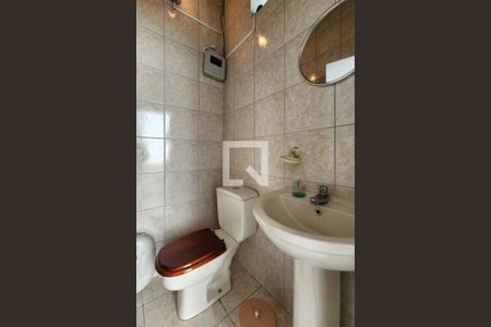 Casa à venda com 450m², 3 quartos e 8 vagas Casa à venda com 450m², 3 quartos e 8 vagasBanheiro da Churrasqueira