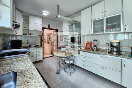 Casa à venda com 450m², 3 quartos e 8 vagas Casa à venda com 450m², 3 quartos e 8 vagasCozinha