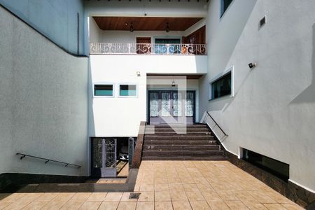 Casa à venda com 450m², 3 quartos e 8 vagas Casa à venda com 450m², 3 quartos e 8 vagasQuintal