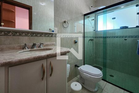 Casa à venda com 450m², 3 quartos e 8 vagas Casa à venda com 450m², 3 quartos e 8 vagasBanheiro da Suíte 1