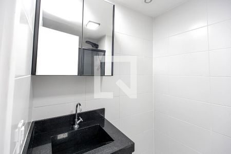Banheiro de kitnet/studio para alugar com 1 quarto, 26m² em Quinta da Paineira, São Paulo