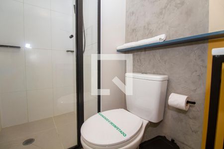 Banheiro de apartamento à venda com 1 quarto, 32m² em Pinheiros, São Paulo
