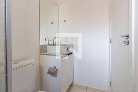 Banheiro de apartamento para alugar com 1 quarto, 45m² em Vila Granada, São Paulo