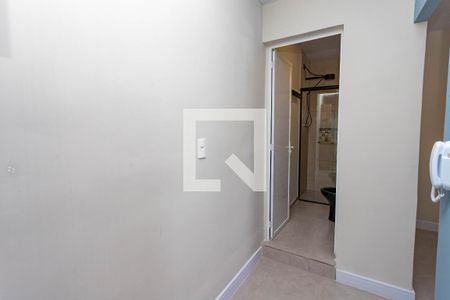 Corredor  de apartamento para alugar com 1 quarto, 43m² em Taboão, Diadema