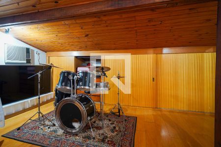 Casa de condomínio para alugar com 478m², 4 quartos e 6 vagas Casa de condomínio para alugar com 478m², 4 quartos e 6 vagasSótão