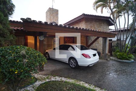 Casa de condomínio para alugar com 478m², 4 quartos e 6 vagas Casa de condomínio para alugar com 478m², 4 quartos e 6 vagasFachada