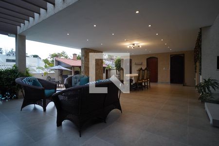 Casa de condomínio para alugar com 478m², 4 quartos e 6 vagas Casa de condomínio para alugar com 478m², 4 quartos e 6 vagasQuintal