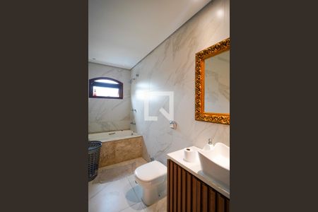 Casa de condomínio para alugar com 478m², 4 quartos e 6 vagas Casa de condomínio para alugar com 478m², 4 quartos e 6 vagasBanheiro da Suíte