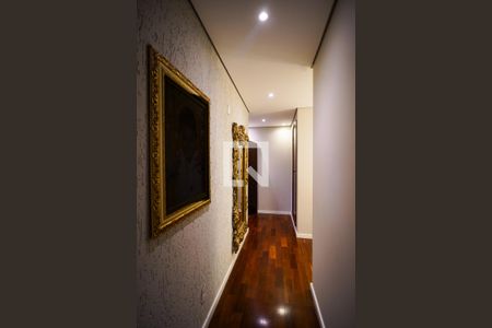 Casa de condomínio para alugar com 478m², 4 quartos e 6 vagas Casa de condomínio para alugar com 478m², 4 quartos e 6 vagasHall Quartos