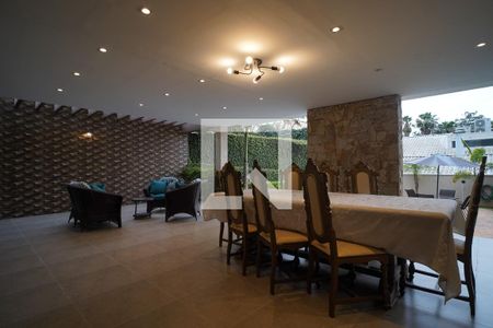 Casa de condomínio para alugar com 478m², 4 quartos e 6 vagas Casa de condomínio para alugar com 478m², 4 quartos e 6 vagasQuintal