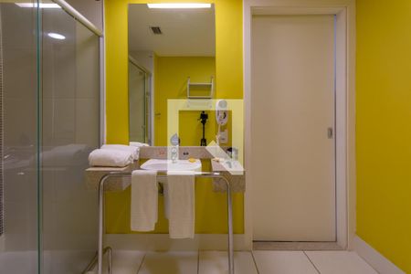 Banheiro de kitnet/studio à venda com 1 quarto, 25m² em Liberdade, Belo Horizonte