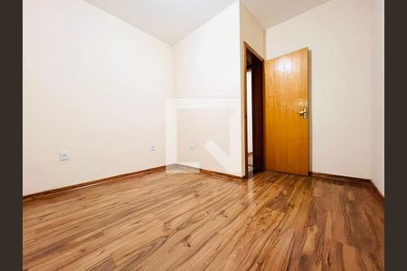 Casa à venda com 3 quartos, 109m² em Ressaca, Contagem