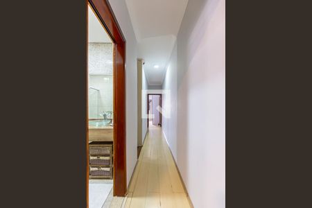 Corredor Dormitórios de casa para alugar com 3 quartos, 234m² em Jardim Cristiane, Santo André