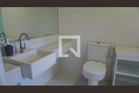 Banheiro de kitnet/studio para alugar com 1 quarto, 26m² em Mirandópolis, São Paulo