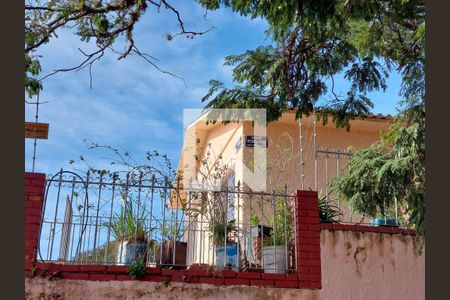 Casa à venda com 149m², 4 quartos e 3 vagas Casa à venda com 149m², 4 quartos e 3 vagasFachada