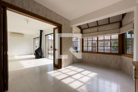 Casa de condomínio à venda com 252m², 4 quartos e 2 vagasSala