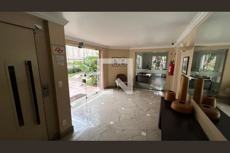 Hall de entrada de apartamento à venda com 3 quartos, 150m² em Vila Madalena, São Paulo