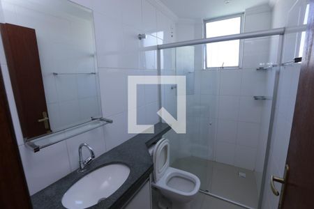 Banheiro de apartamento à venda com 2 quartos, 52m² em Novo Eldorado, Contagem