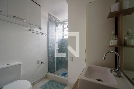 Banheiro de apartamento para alugar com 1 quarto, 30m² em Menino Deus, Porto Alegre