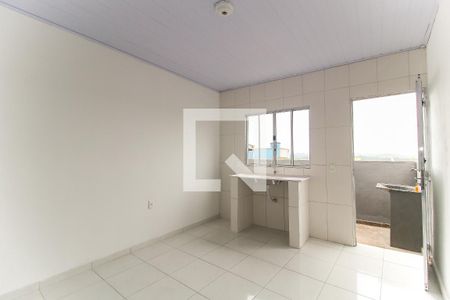 Cozinha de apartamento para alugar com 1 quarto, 35m² em Jardim Europa, Itaquaquecetuba