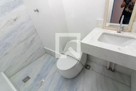 Banheiro de kitnet/studio para alugar com 1 quarto, 26m² em Jardim Panorama, São Paulo