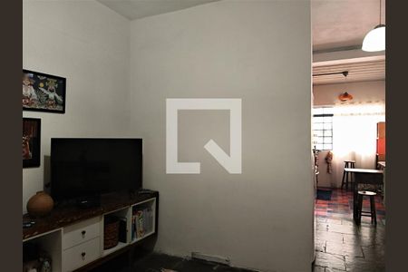 Sala de TV de casa à venda com 3 quartos, 331m² em Vila Anastácio, São Paulo