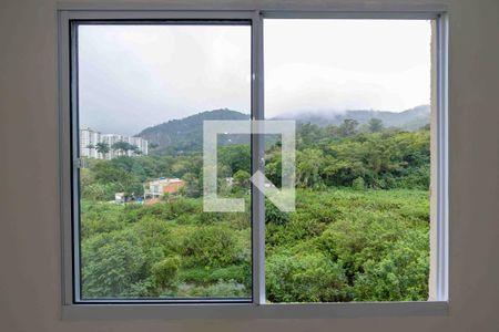 Sala Janela de apartamento à venda com 2 quartos, 41m² em Itanhangá, Rio de Janeiro