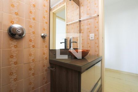 Banheiro de apartamento à venda com 1 quarto, 45m² em Petrópolis, Porto Alegre