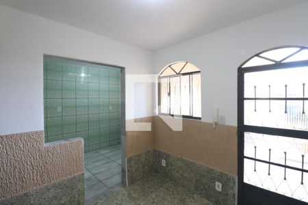 Sala de casa para alugar com 2 quartos, 60m² em Vila Iara, São Gonçalo