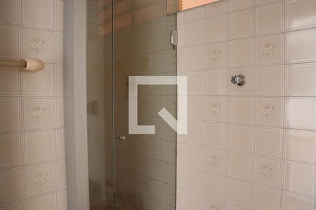 Banheiro de kitnet/studio para alugar com 1 quarto, 30m² em Ponte Preta, Campinas