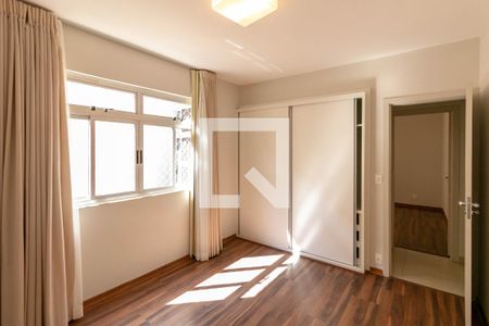 Quarto 1 de apartamento para alugar com 3 quartos, 117m² em Santo Antônio, Belo Horizonte