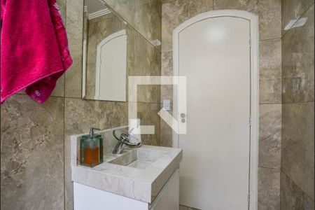 Casa à venda com 342m², 4 quartos e 2 vagas Casa à venda com 342m², 4 quartos e 2 vagasBanheiro Social