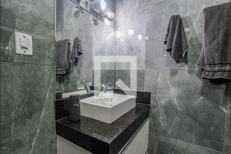 Casa à venda com 342m², 4 quartos e 2 vagas Casa à venda com 342m², 4 quartos e 2 vagasBanheiro Corredor