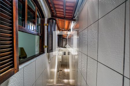 Casa à venda com 342m², 4 quartos e 2 vagas Casa à venda com 342m², 4 quartos e 2 vagasCorredor Externo