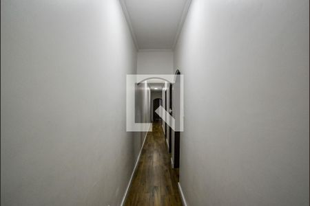 Casa à venda com 342m², 4 quartos e 2 vagas Casa à venda com 342m², 4 quartos e 2 vagasCorredor