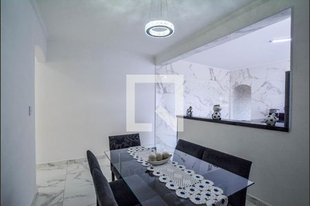 Casa à venda com 342m², 4 quartos e 2 vagas Casa à venda com 342m², 4 quartos e 2 vagasSala de Jantar