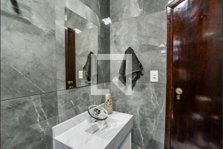 Casa à venda com 342m², 4 quartos e 2 vagas Casa à venda com 342m², 4 quartos e 2 vagasBanheiro da Suíte