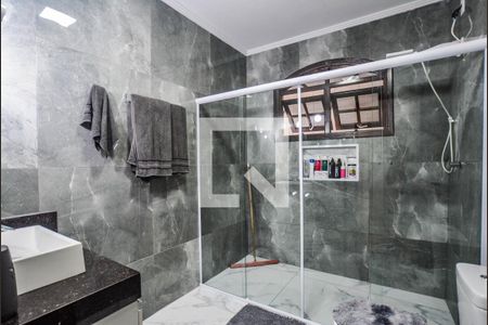 Casa à venda com 342m², 4 quartos e 2 vagas Casa à venda com 342m², 4 quartos e 2 vagasBanheiro Corredor