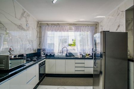 Casa à venda com 342m², 4 quartos e 2 vagas Casa à venda com 342m², 4 quartos e 2 vagasCozinha