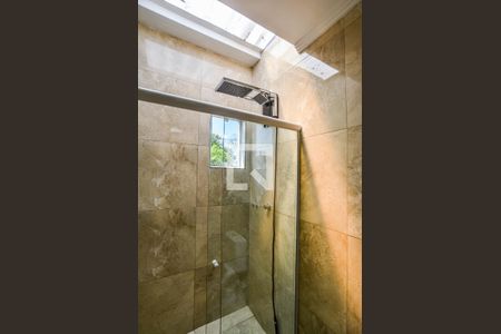 Casa à venda com 342m², 4 quartos e 2 vagas Casa à venda com 342m², 4 quartos e 2 vagasBanheiro Social