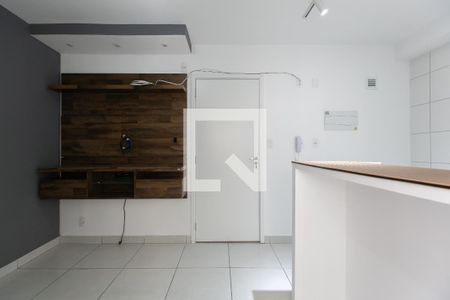 Sala / Cozinha de apartamento para alugar com 1 quarto, 27m² em Vila Campanela, São Paulo