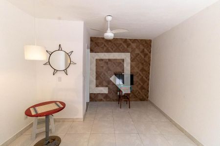 Sala de casa de condomínio para alugar com 2 quartos, 60m² em Piratininga, Niterói