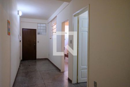 Corredor de apartamento para alugar com 2 quartos, 55m² em Floresta, Belo Horizonte